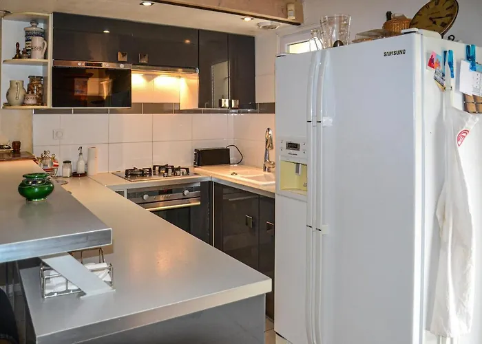 Дом отдыха 3 Bedroom Amazing In *